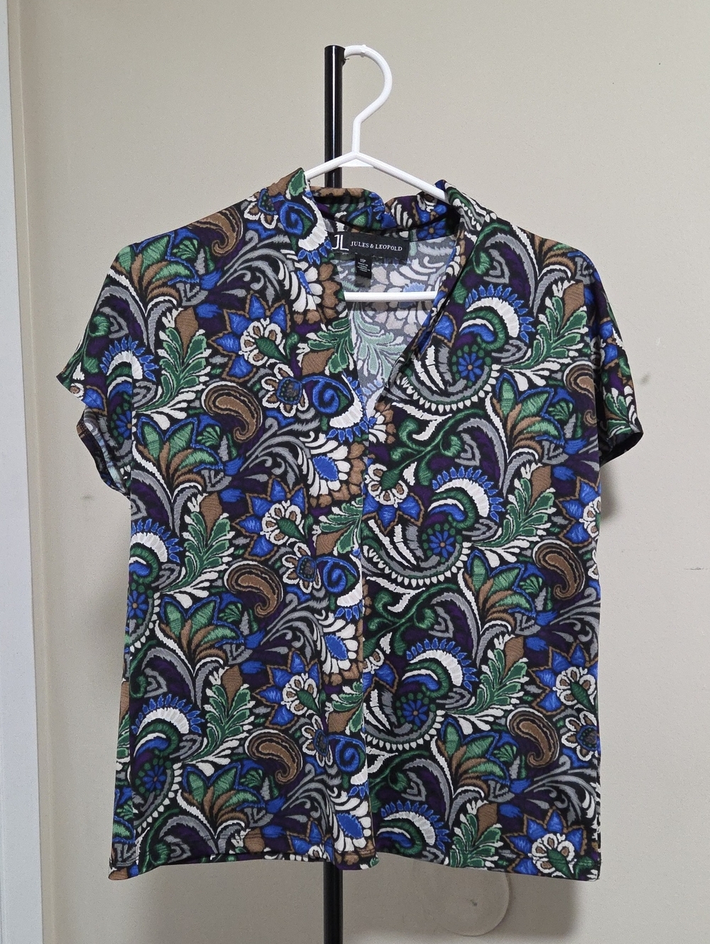 Jules & Leopold Multicolor Paisley Short-Sleeve V-Neck Top